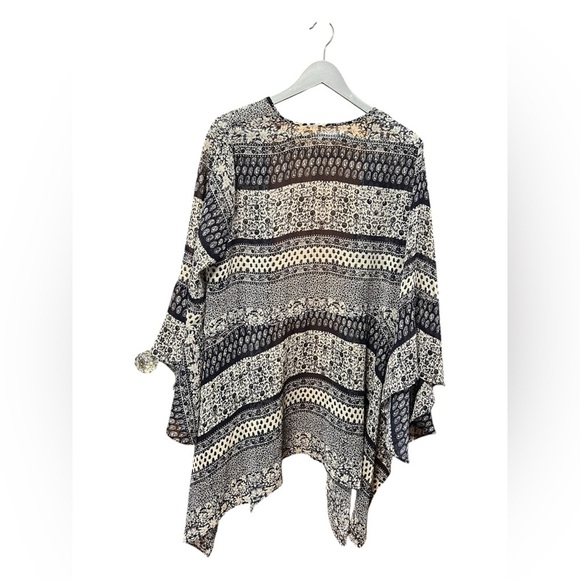 Maurices Boho Print Kimono with Bell Sleeves – Size 1 (Plus) - Picture 2 of 6